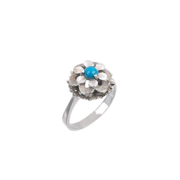 



TURQUOISE FLOWER SHAPED RING IN 18KT WHITE GOLD