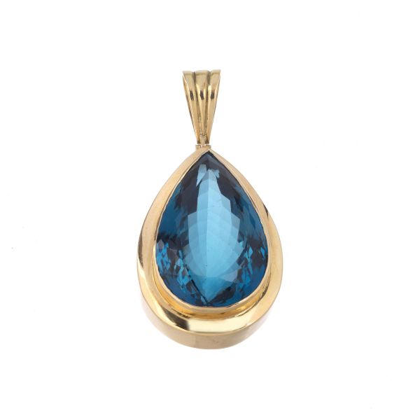 BIG PEAR-SHAPED PENDANT IN 18KT YELLOW GOLD