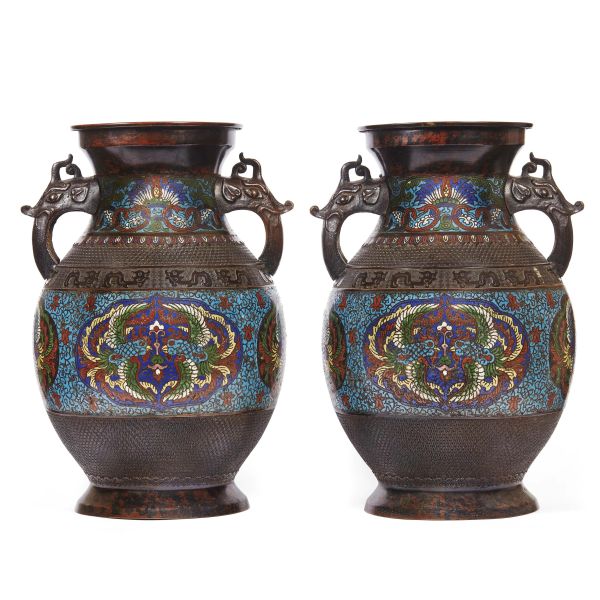 A PAIR OF VASES, JAPAN, 19TH CENTURY