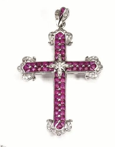  Croce pendente in oro bianco, rubini e diamanti                             