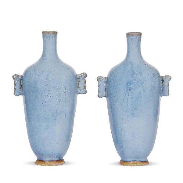 A PAIR OF VASES, CHINA, QING DYNASTY, 18TH-19TH CENTURY