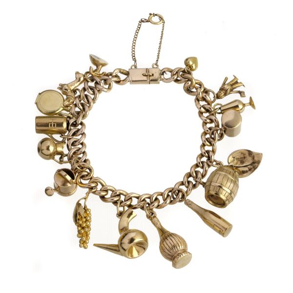 



CHAIN BRACELET WITH CHARMS IN 9KT GOLD