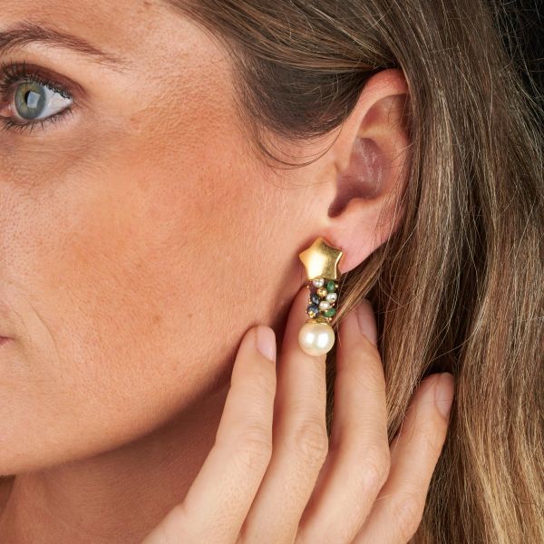 PAIO DI ORECCHINI PENDENTI CON PERLE E PIETRE DI COLORE