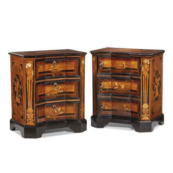 A PAIR OF SMALL PADUAN COMMODES, EARLY 18TH CENTURY