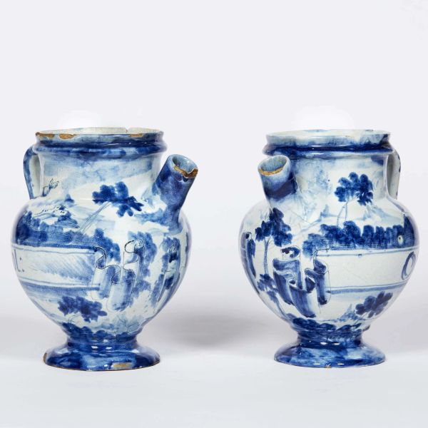 A PAIR OF GROSSO OR CHIODO JARS, SAVONA, FIRST HALF 18TH CENTURY