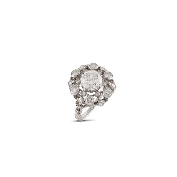 



BUCCELLATI ANELLO CON DIAMANTI