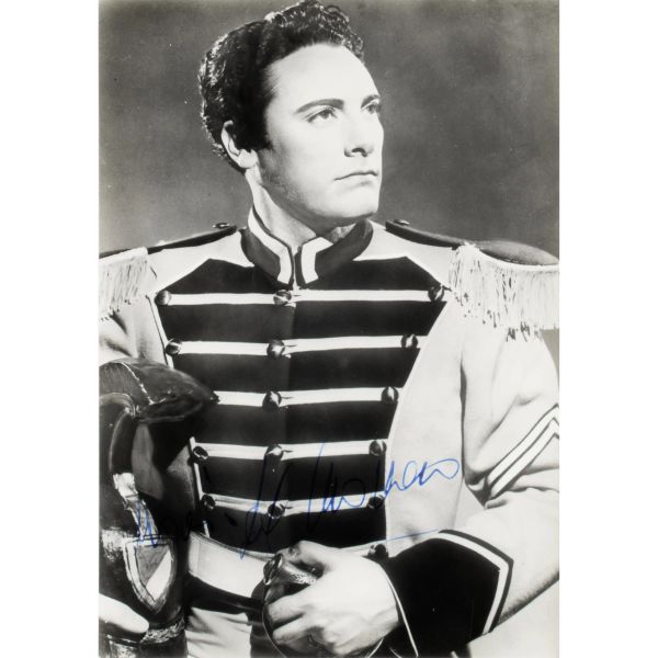 



Autograph of the Italian tenor who was among the most popular of the 1950s and 1960s.