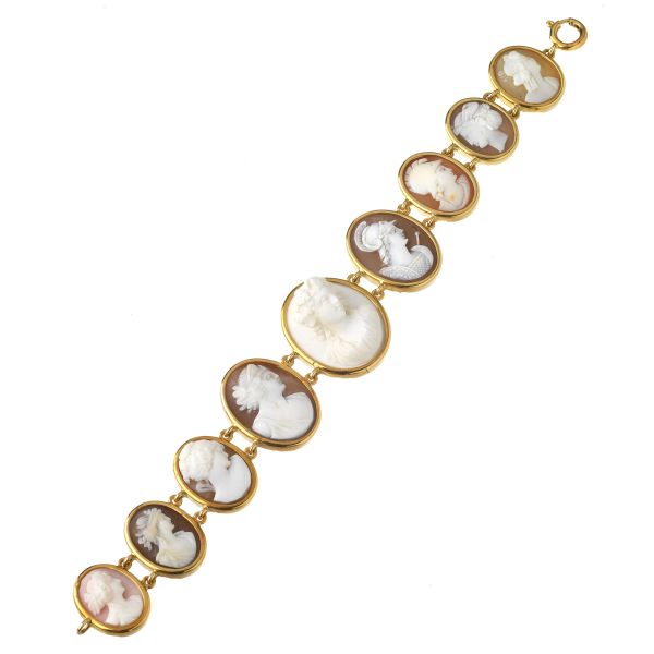 CAMEO BRACELET IN 18KT YELLOW GOLD