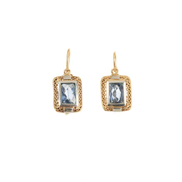 LIGHT BLUE STONE EARINGS IN 18KT YELLOW GOLD