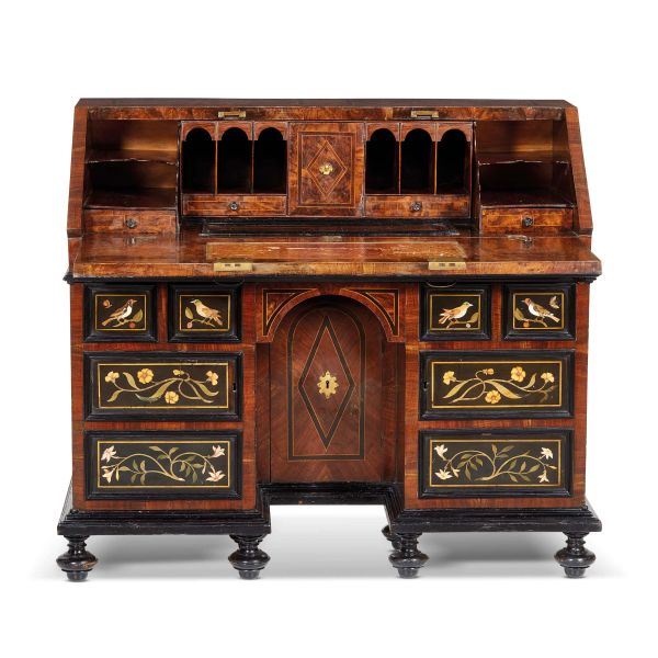 A FLORENTINE CENTRE BUREAU, 18TH CENTURY