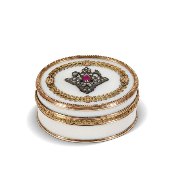 A SMALL RUSSIAN SNUFFBOX, EARLY 20TH CENTURY