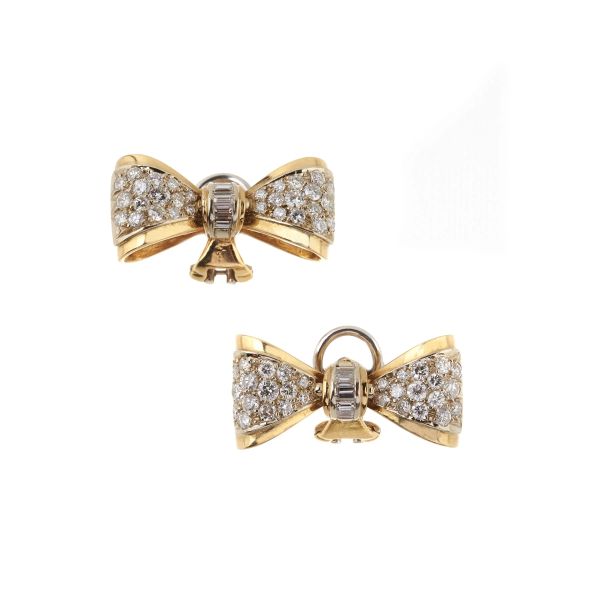 



PAIR OF DIAMOND BOW EARRINGS