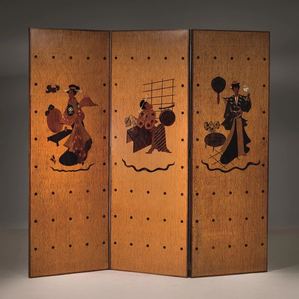 



WOODEN SCREEN, BRASS DETAILS 