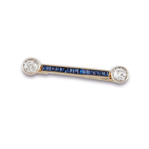 



SAPPHIRE AND DIAMOND BARRETTE BROOCH IN 18KT WHITE GOLD