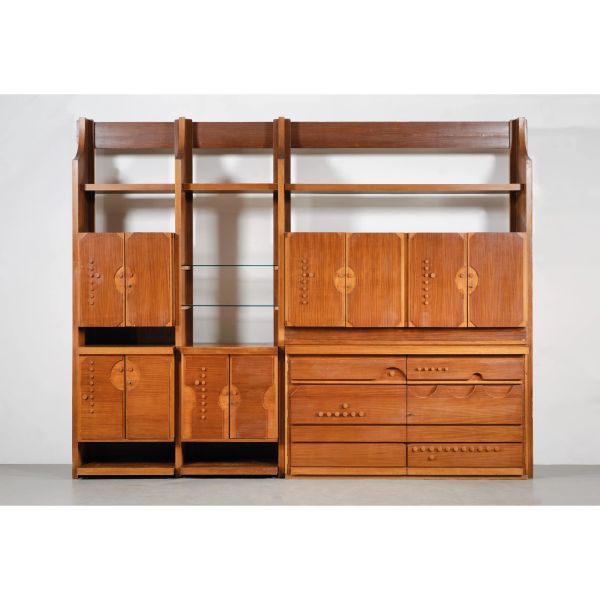



WOODEN BOOKCASE 