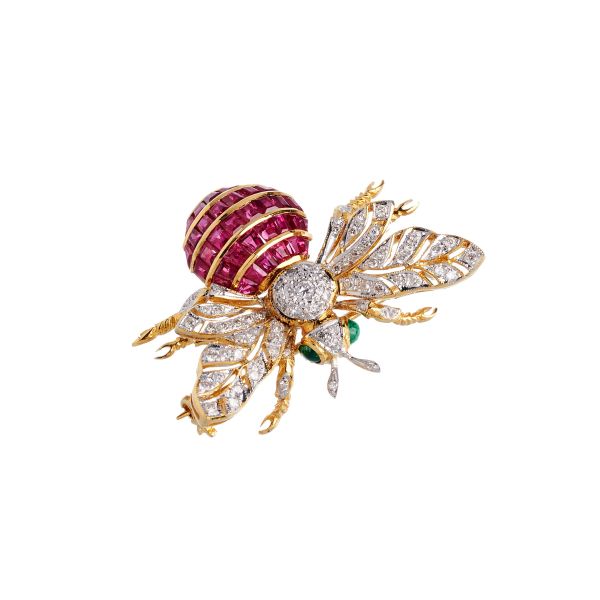 



MULTI GEM FLY-SHAPED BROOCH IN 18KT TWO TONE GOLD 