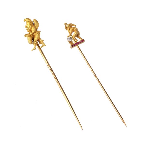 



TWO PINS IN 18KT YELLOW GOLD