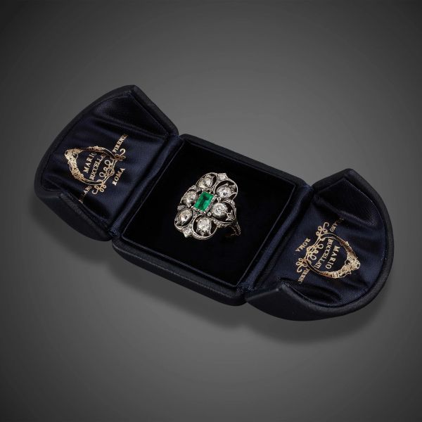 BUCCELLATI ANELLO CON SMERALDO E DIAMANTI