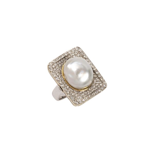



SOUTH SEA PEARL AND DIAMOND RING IN 18KT TWO TONE GOLD