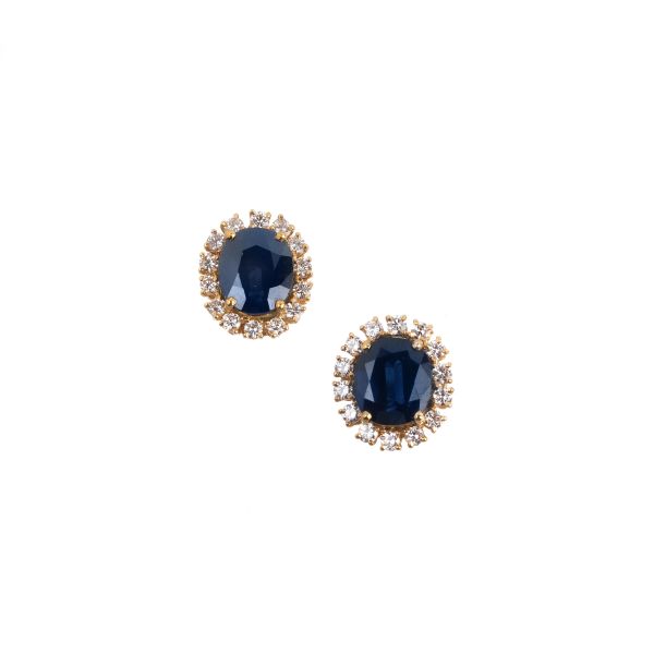 



SAPPHIRE AND DIAMOND STUD EARRINGS IN 18KT YELLOW GOLD