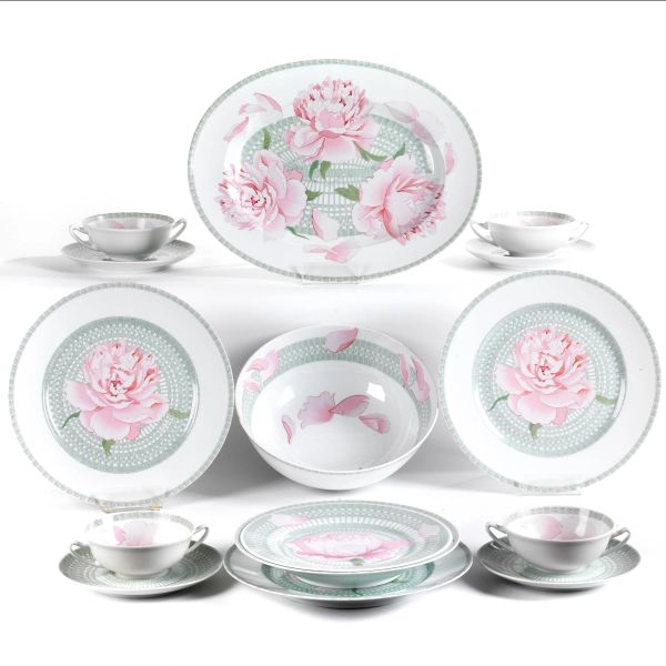 HERMES "PIVOINES" SET OF DISHES