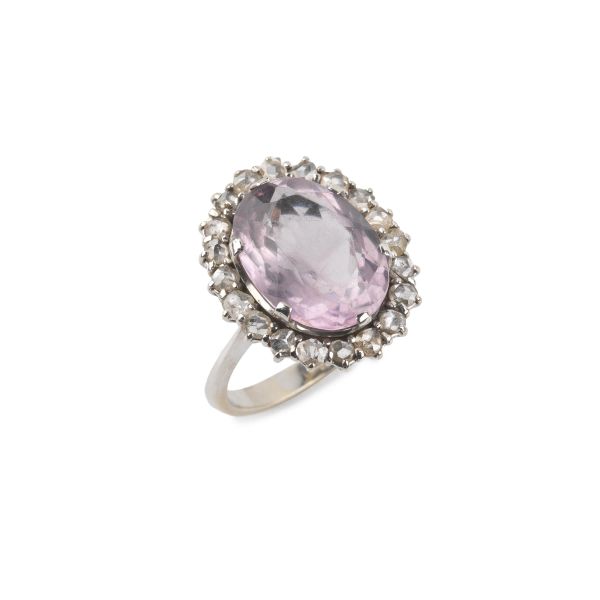 



SEMIPRECIOUS STONE AND DIAMOND RING IN 18KT WHITE GOLD