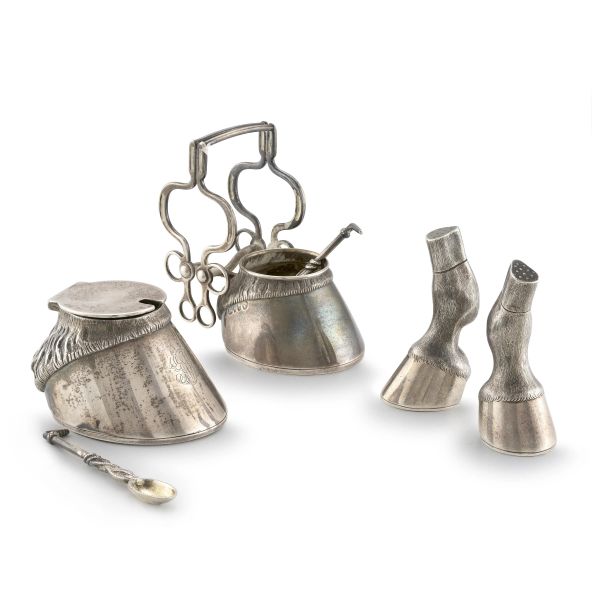 FOUR STERLING SILVER SALT CELLAR, LONDON, 1900, 1916 AND 1874
