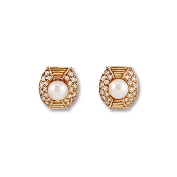 



PEARL AND DIAMOND CLIP EARRINGS IN 18KT YELLOW GOLD