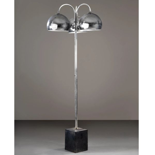 



METAL FLOOR LAMP