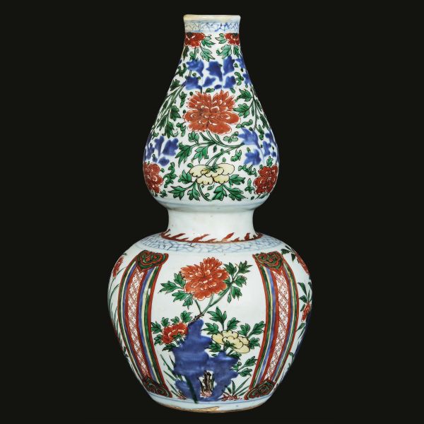 A VASE, CHINA, QING DYNASTY, LATE 17TH CENTURY