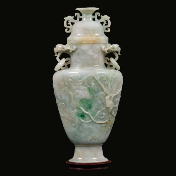 



A JADEITE VASE, CHINA, LATE QING DYNASTY, 19TH/20TH CENTURY