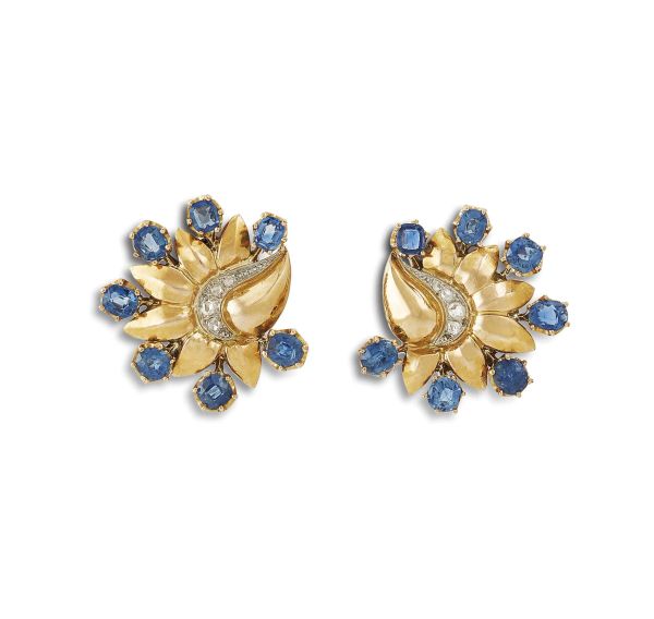 FLOWER-SHAPED SAPPHIRE AND DIAMOND EARRINGS IN 18KT TWO TONE GOLD