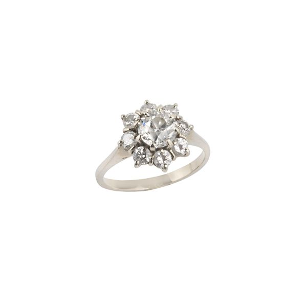 ANELLO A MARGHERITA CON DIAMANTI