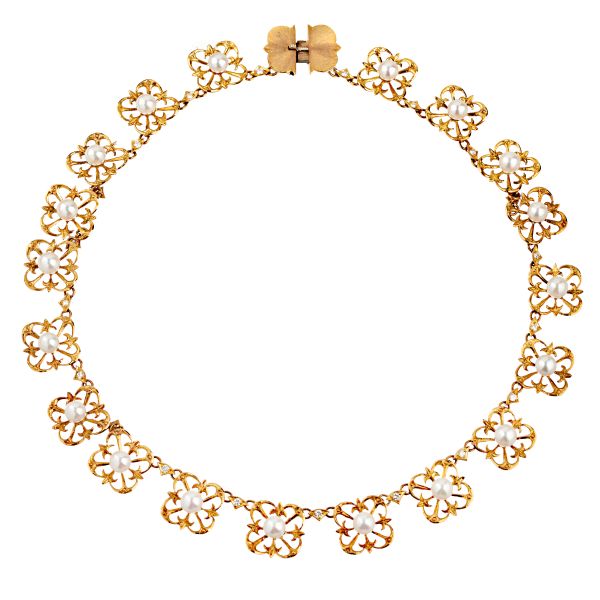 PEARL AND DIAMOND FLORAL NECKLACE IN 18KT YELLOW GOLD