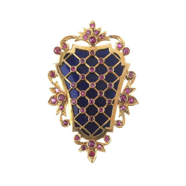 EMBLEM-SHAPED BROOCH IN 18KT YELLOW GOLD