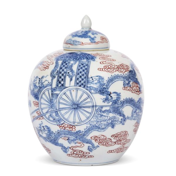 A VASE, CHINA, QING DYNASTY, 20TH CENTURY