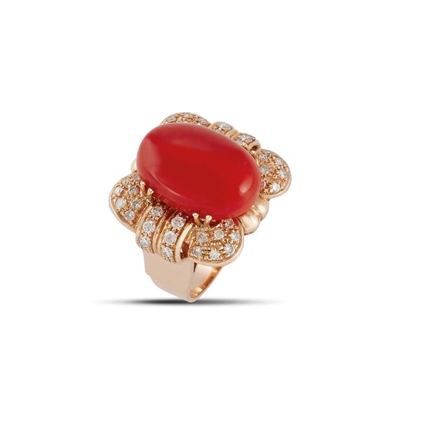 



ANELLO CON CORALLO E DIAMANTI