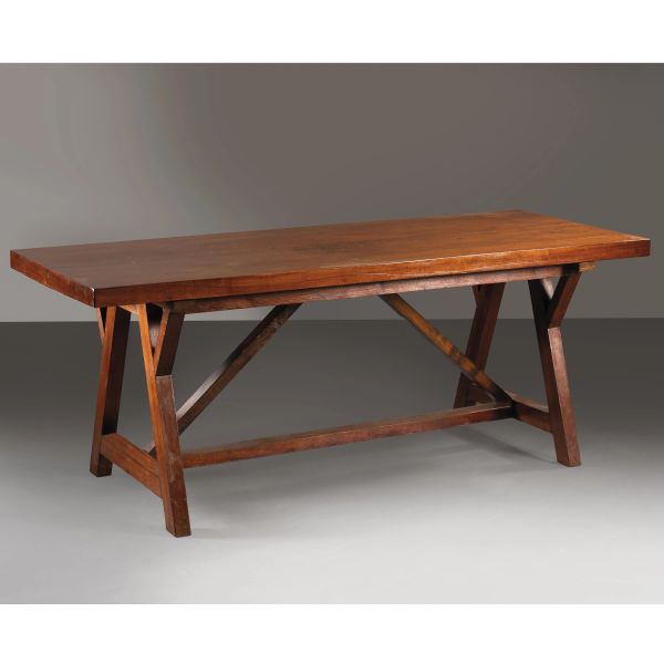 



WOODEN TABLE 