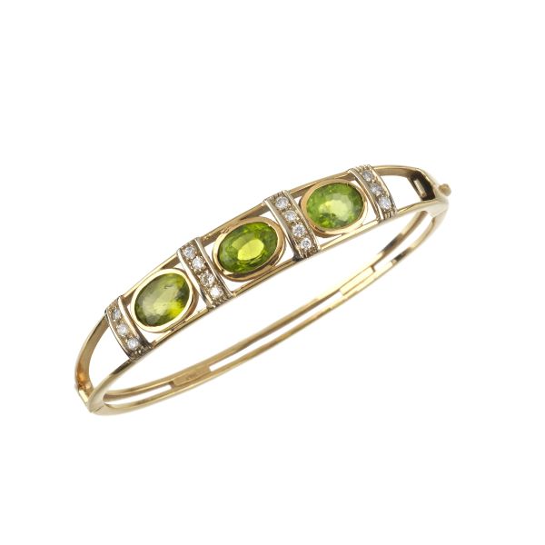 PERIDOT AND DIAMOND BANGLE BRACELET IN 18KT TWO TONE GOLD