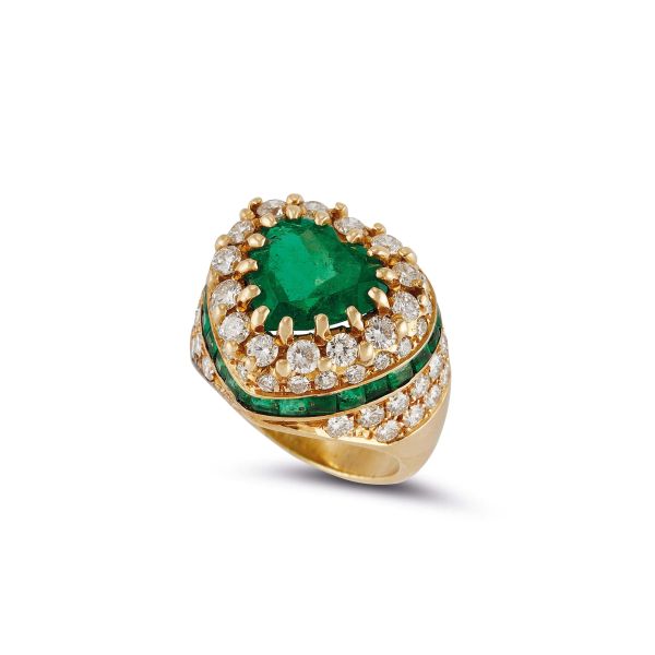 



MORONI ANELLO CON SMERALDO COLOMBIANO E DIAMANTI