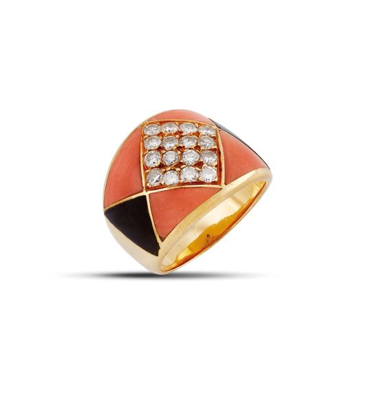 



ANELLO A FASCIA CON DIAMANTI ONICE E CORALLO ROSA