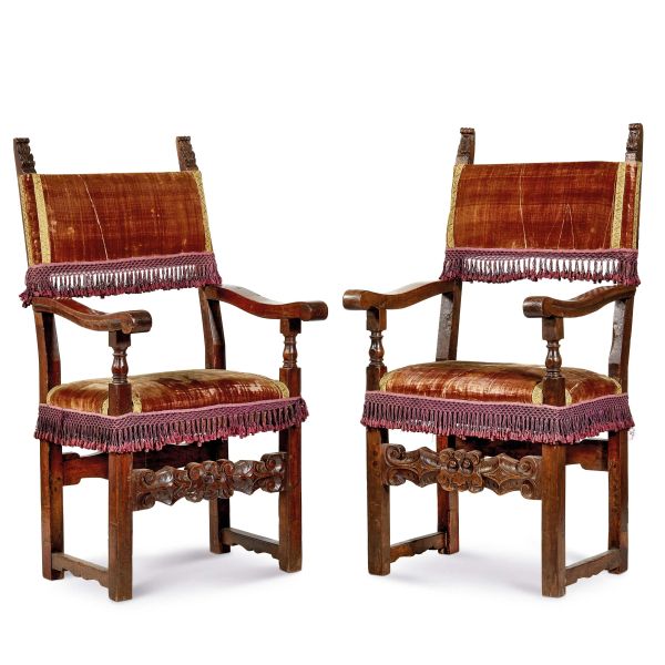 



A PAIR OF LOMBARD ARMCHAIRS, EARLY 17TH CENTURY