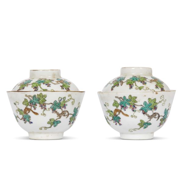 TWO CUPS WITH LID DECORATED WITH VINE BRANCHES AND SQUIRRELS, CHINA, QING DYNASTY, 19TH CENTURY