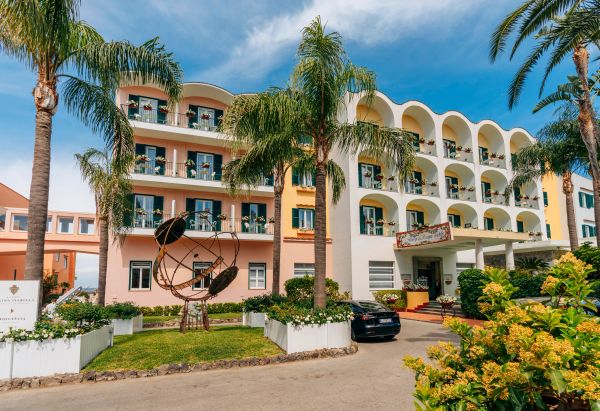 Regina Isabella, Ischia