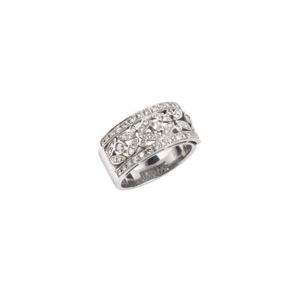 DIAMOND WIDE BAND RING IN 18KT WHITE GOLD
