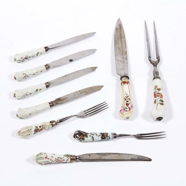 AN ASSOURTED GROUP OF CUTLERY, 18TH AND 19TH CENTURIES