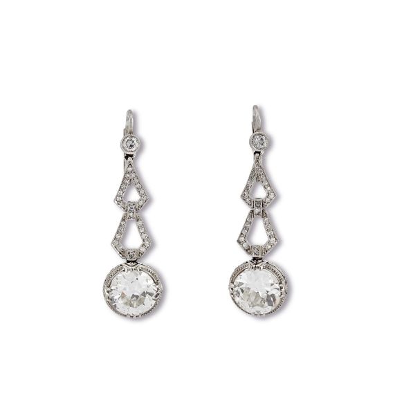 



DIAMOND DROP EARRINGS IN PLATINUM