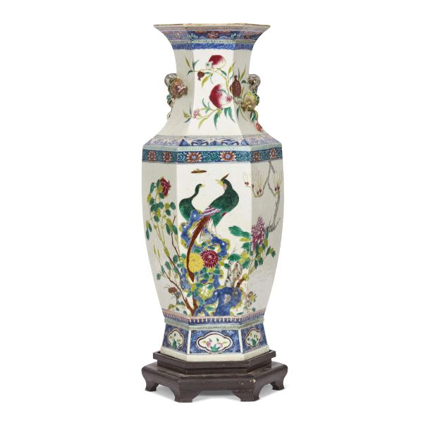 A VASE, CHINA, QING DYNASTY, 19TH CENTURY