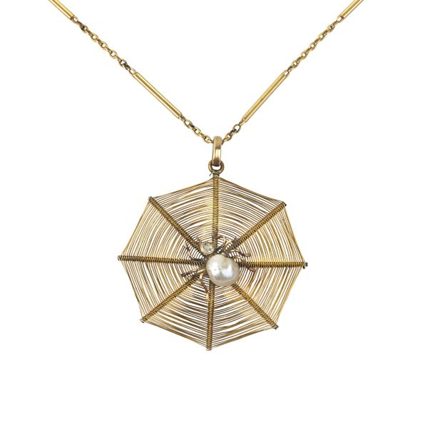 COLLANA A CATENA CON PENDENTE A FORMA DI RAGNATELA 