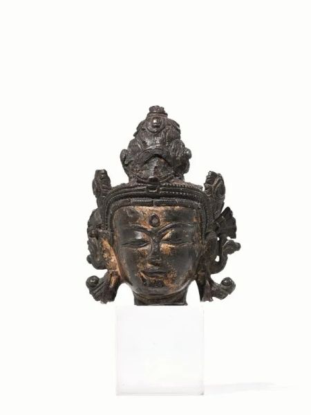 Testa di Buddha, Cina dinastia Ming , sec. XVI -XVII, in bronzo con tracce di doratura,